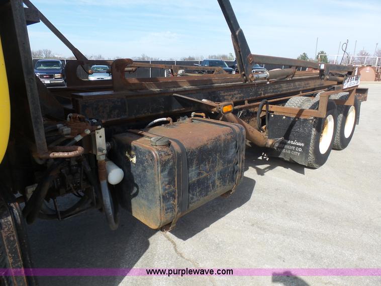 image for item L3209 1988 Mack DM690S roll off truck