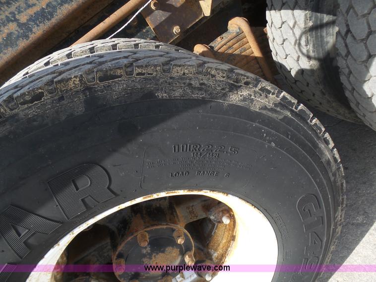 image for item L3209 1988 Mack DM690S roll off truck