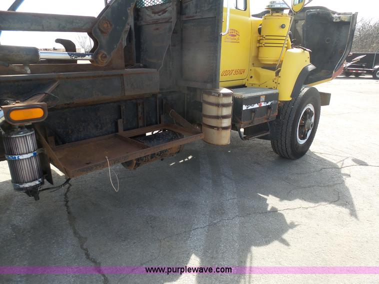 image for item L3209 1988 Mack DM690S roll off truck