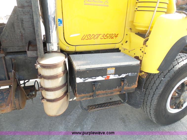 image for item L3209 1988 Mack DM690S roll off truck