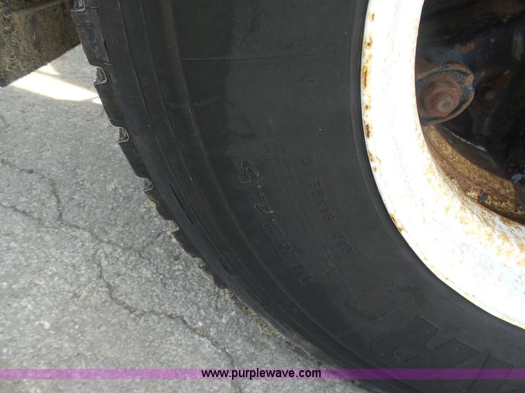 image for item L3209 1988 Mack DM690S roll off truck