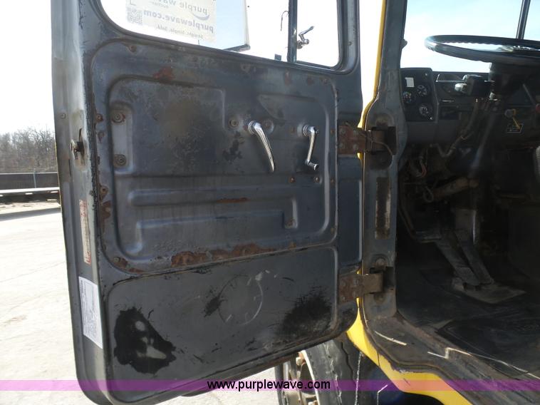 image for item L3209 1988 Mack DM690S roll off truck