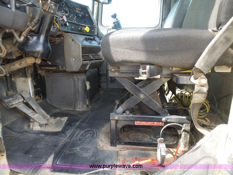 image for item L3209 1988 Mack DM690S roll off truck