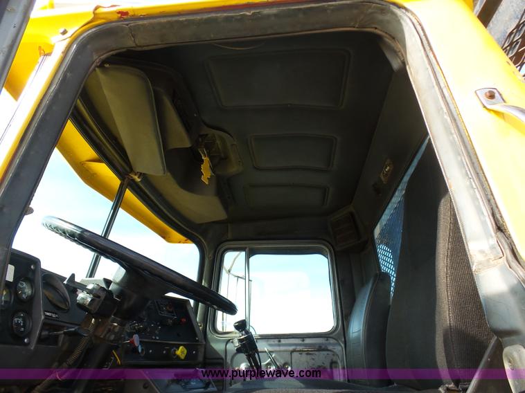 image for item L3209 1988 Mack DM690S roll off truck