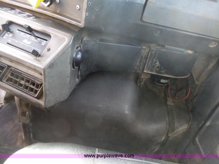 image for item L3209 1988 Mack DM690S roll off truck