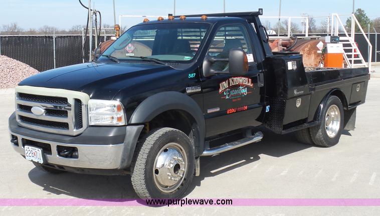 image for item L3211 2006 Ford F550 Super Duty flatbed pickup truck