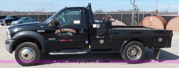 image for item L3211 2006 Ford F550 Super Duty flatbed pickup truck