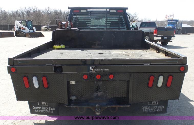 image for item L3211 2006 Ford F550 Super Duty flatbed pickup truck