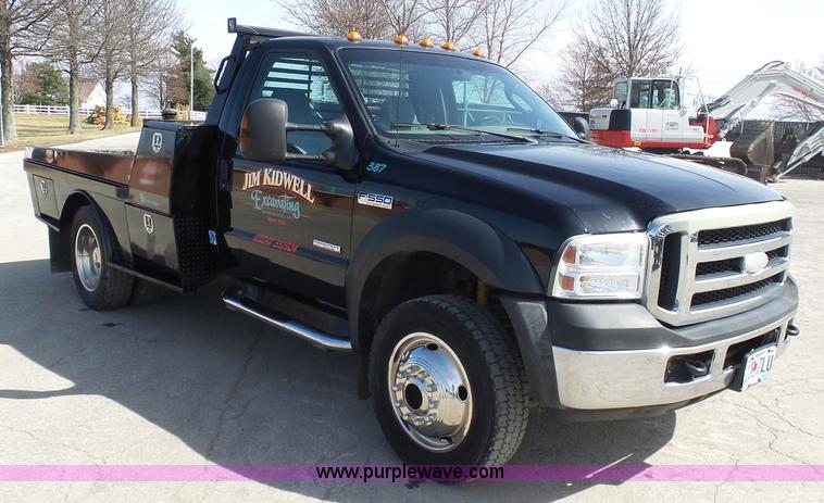image for item L3211 2006 Ford F550 Super Duty flatbed pickup truck