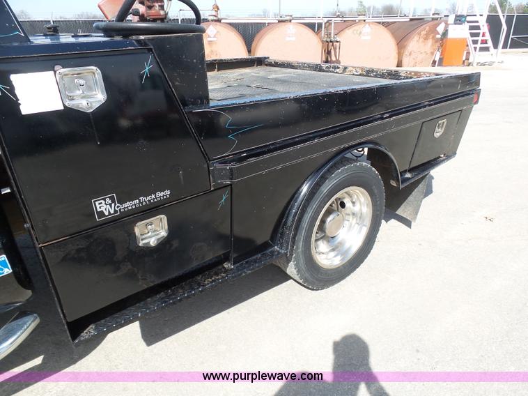image for item L3211 2006 Ford F550 Super Duty flatbed pickup truck