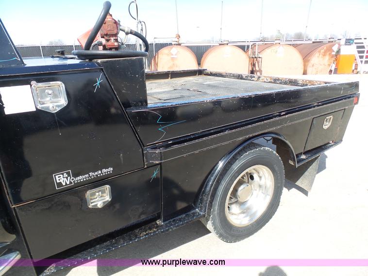 image for item L3211 2006 Ford F550 Super Duty flatbed pickup truck