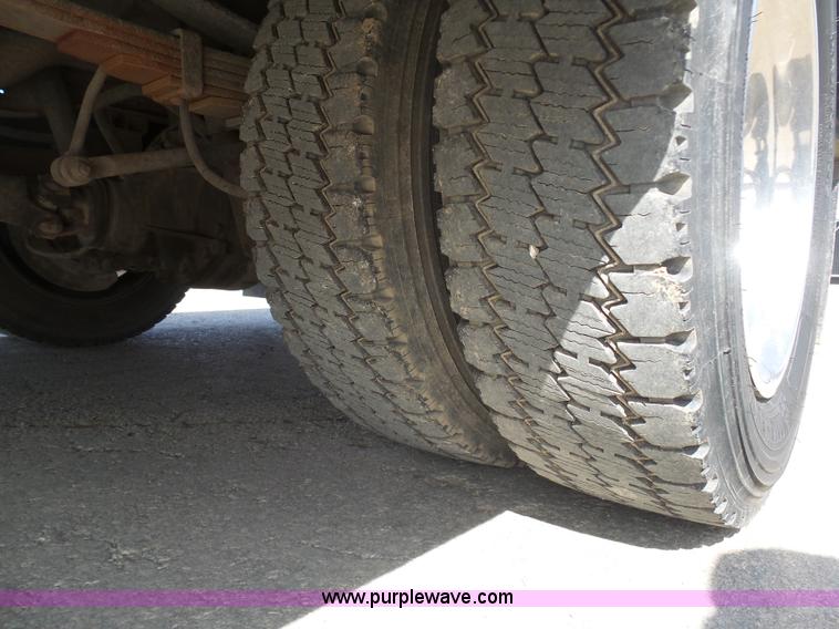 image for item L3211 2006 Ford F550 Super Duty flatbed pickup truck