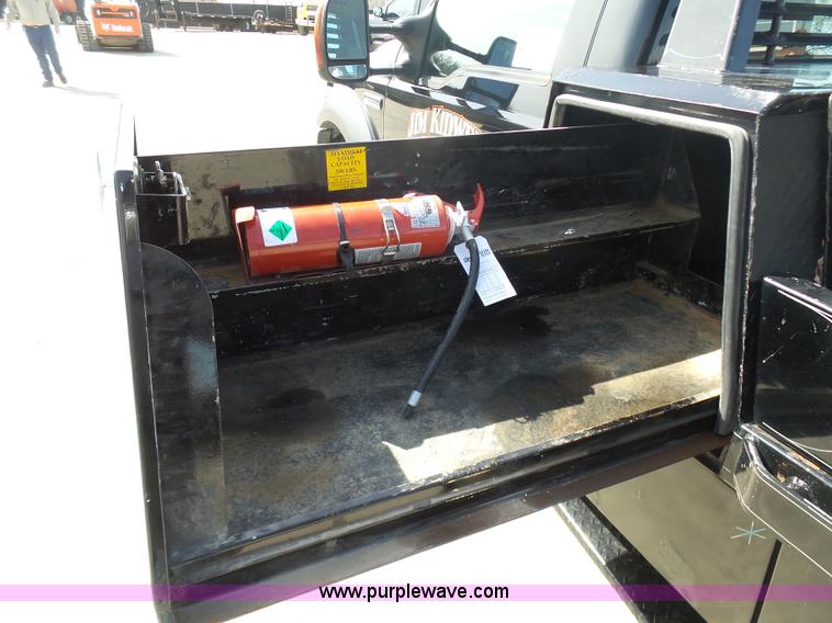 image for item L3211 2006 Ford F550 Super Duty flatbed pickup truck