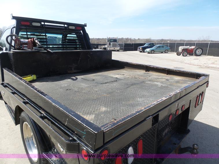 image for item L3211 2006 Ford F550 Super Duty flatbed pickup truck
