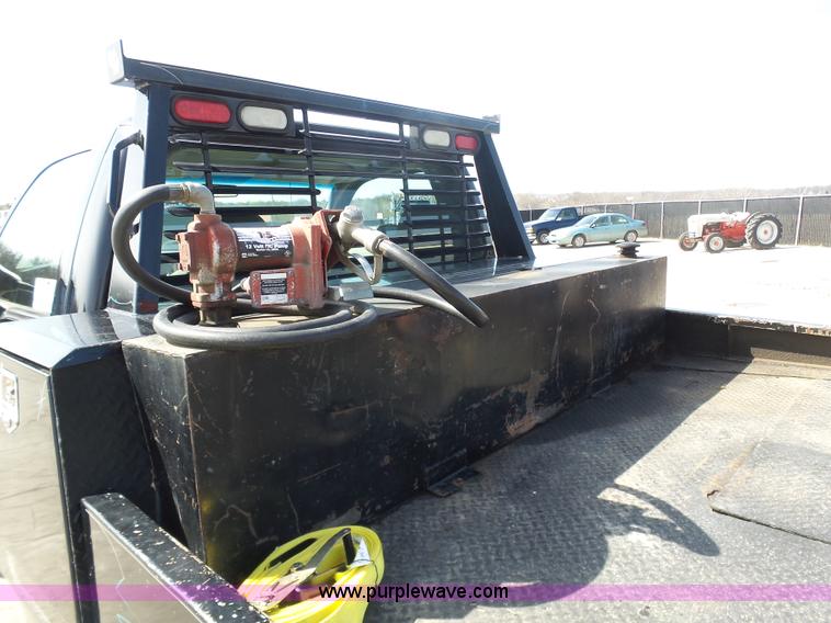 image for item L3211 2006 Ford F550 Super Duty flatbed pickup truck