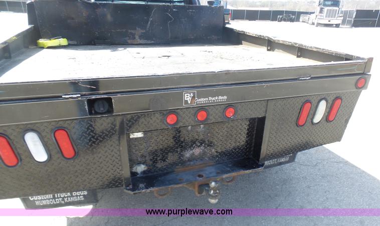 image for item L3211 2006 Ford F550 Super Duty flatbed pickup truck