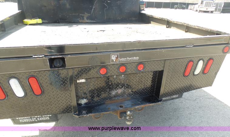 image for item L3211 2006 Ford F550 Super Duty flatbed pickup truck