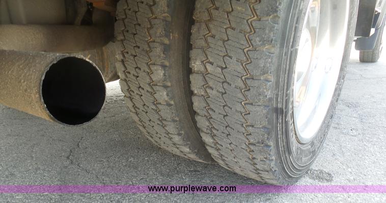 image for item L3211 2006 Ford F550 Super Duty flatbed pickup truck