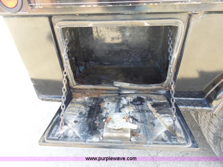 image for item L3211 2006 Ford F550 Super Duty flatbed pickup truck