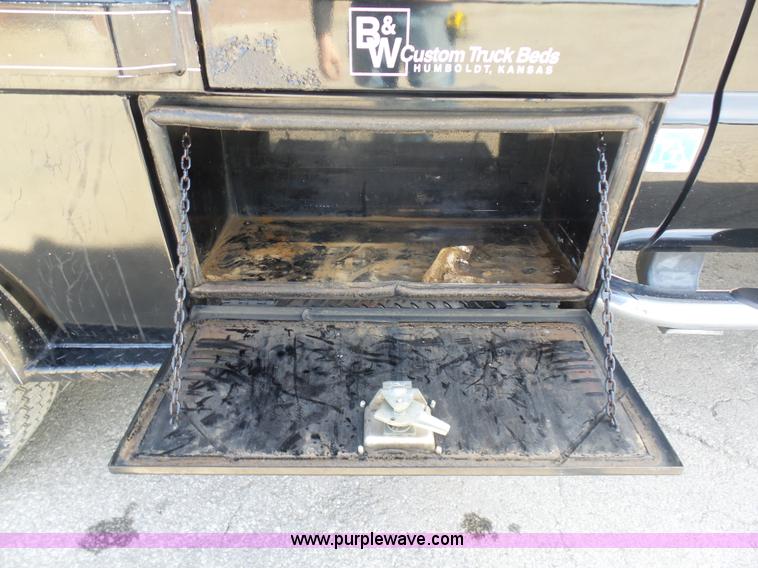 image for item L3211 2006 Ford F550 Super Duty flatbed pickup truck