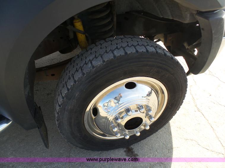 image for item L3211 2006 Ford F550 Super Duty flatbed pickup truck