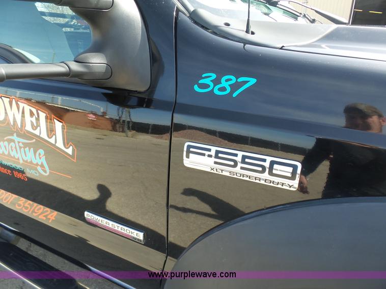 image for item L3211 2006 Ford F550 Super Duty flatbed pickup truck