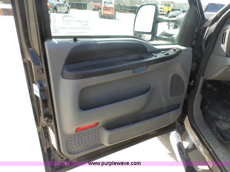 image for item L3211 2006 Ford F550 Super Duty flatbed pickup truck