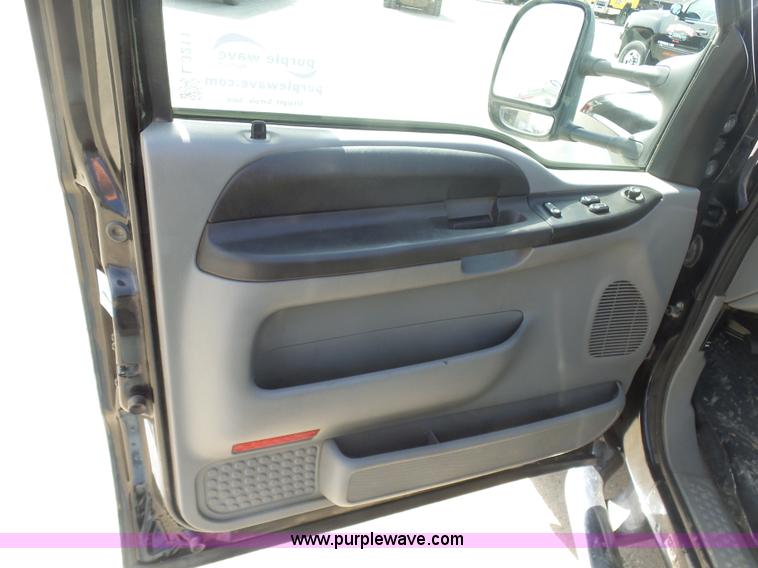 image for item L3211 2006 Ford F550 Super Duty flatbed pickup truck