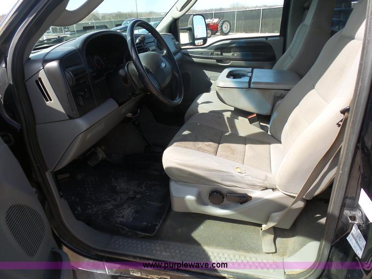 image for item L3211 2006 Ford F550 Super Duty flatbed pickup truck