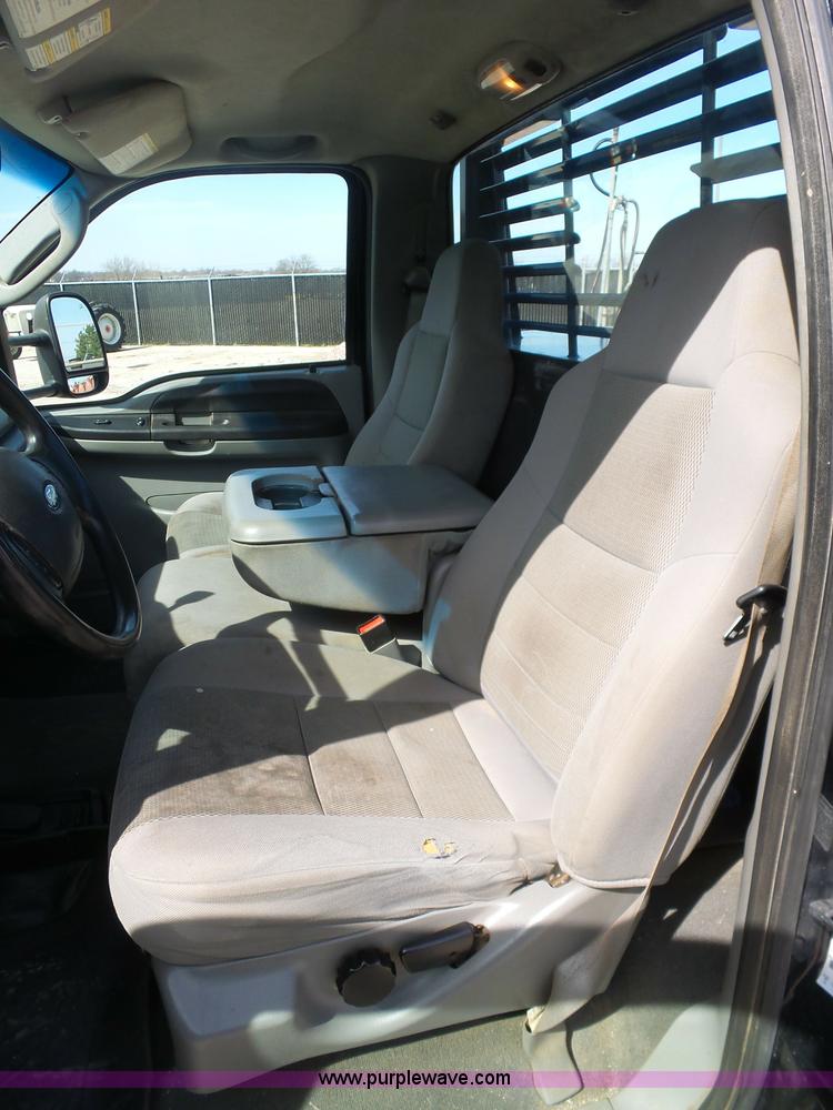 image for item L3211 2006 Ford F550 Super Duty flatbed pickup truck