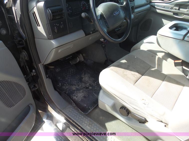 image for item L3211 2006 Ford F550 Super Duty flatbed pickup truck