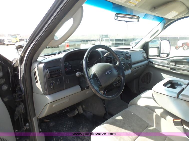 image for item L3211 2006 Ford F550 Super Duty flatbed pickup truck