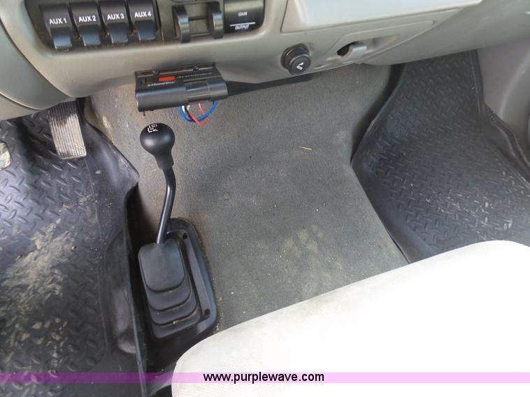 image for item L3211 2006 Ford F550 Super Duty flatbed pickup truck