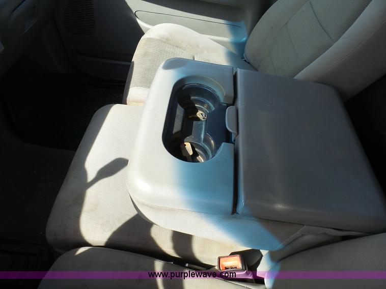 image for item L3211 2006 Ford F550 Super Duty flatbed pickup truck