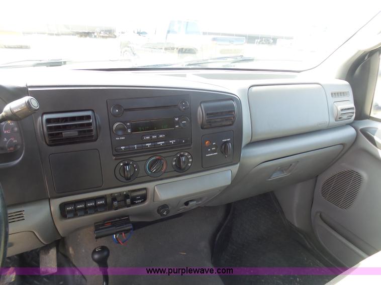 image for item L3211 2006 Ford F550 Super Duty flatbed pickup truck