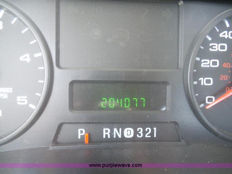 image for item L3211 2006 Ford F550 Super Duty flatbed pickup truck