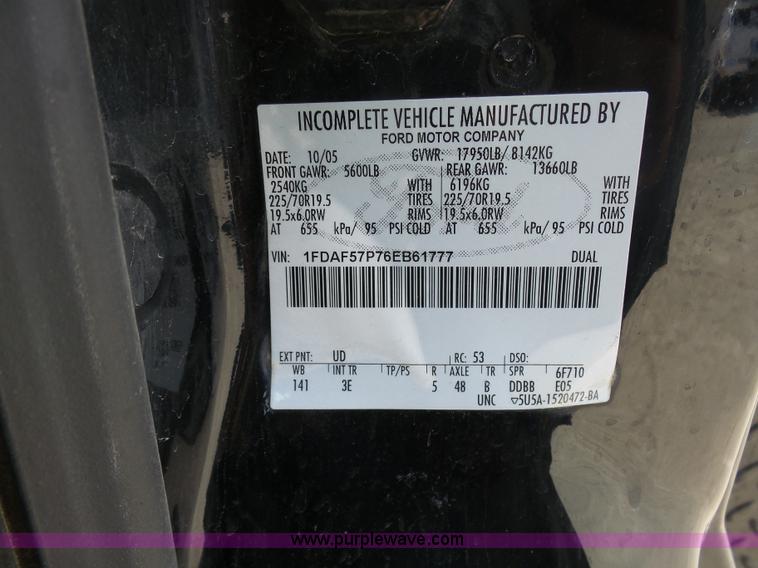 image for item L3211 2006 Ford F550 Super Duty flatbed pickup truck