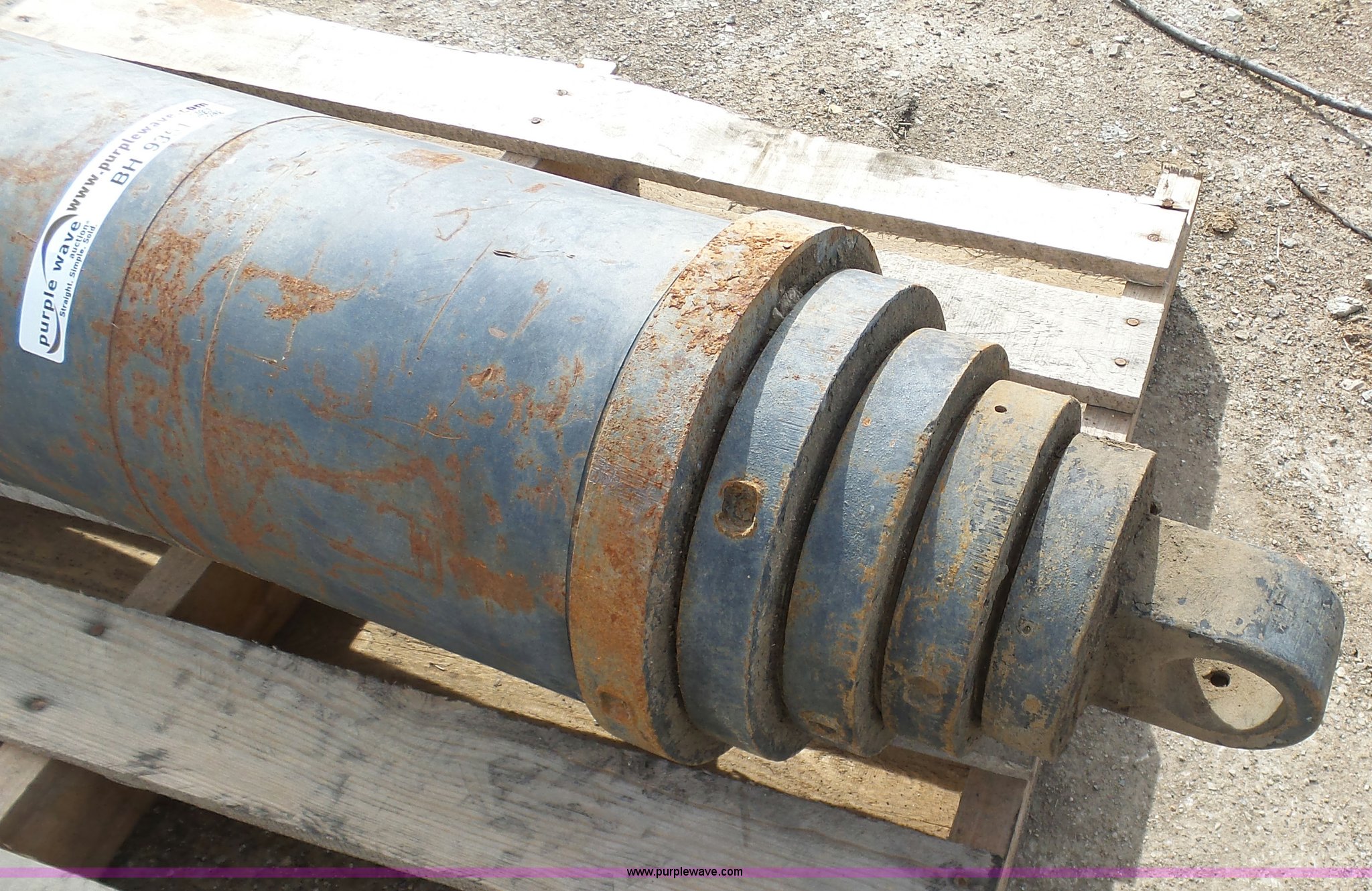 Hydraulic dump bed cylinder in Greenwood, MO Item BH9351 sold