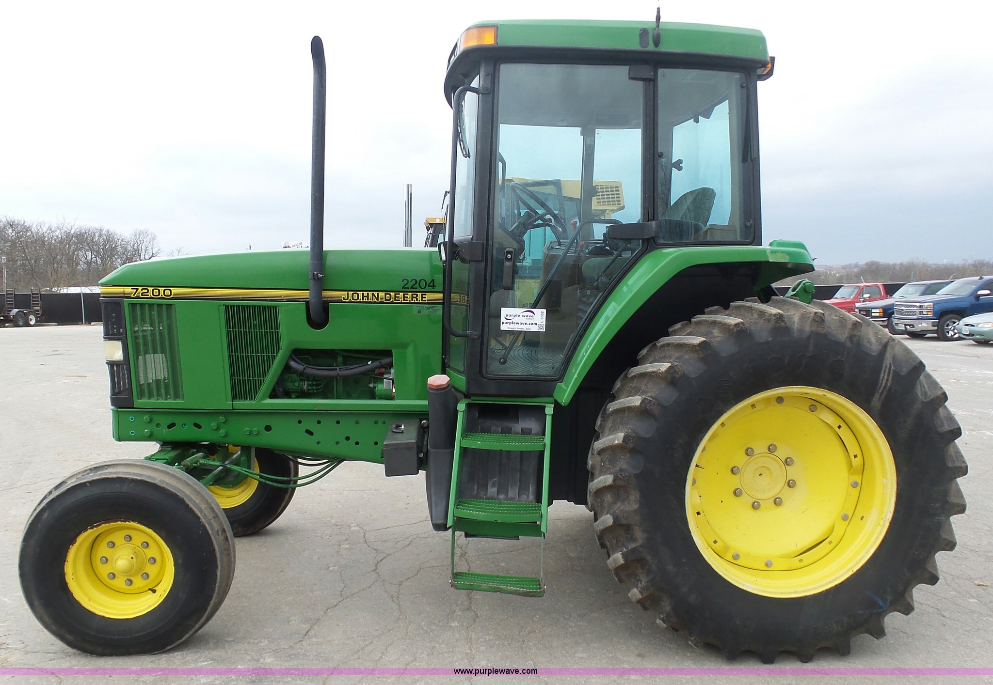 1995 John Deere 7200 tractor in Greenwood, MO Item L3052 sold