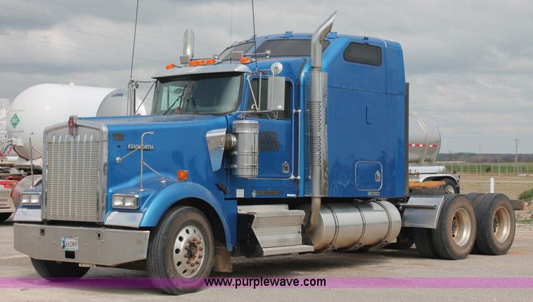 image for item AP9385 2006 Kenworth W900L semi truck