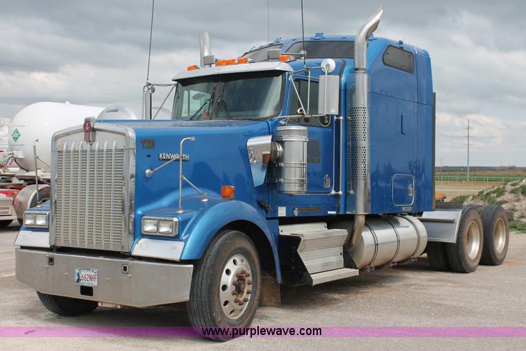 image for item AP9385 2006 Kenworth W900L semi truck