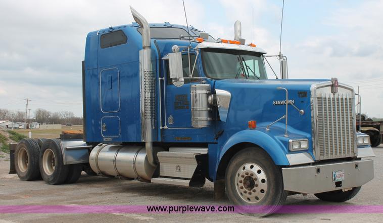 image for item AP9385 2006 Kenworth W900L semi truck