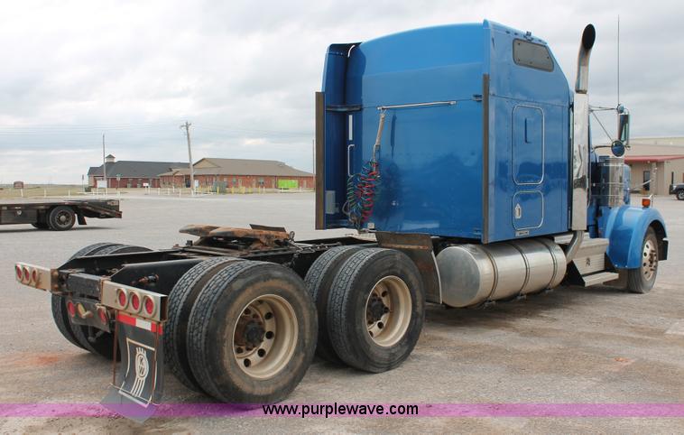 image for item AP9385 2006 Kenworth W900L semi truck