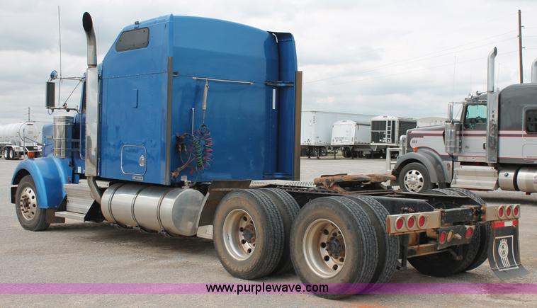 image for item AP9385 2006 Kenworth W900L semi truck
