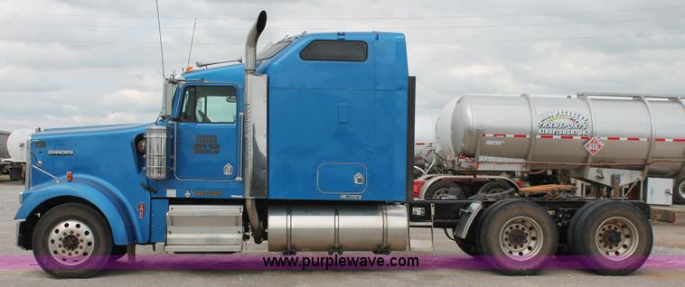 image for item AP9385 2006 Kenworth W900L semi truck