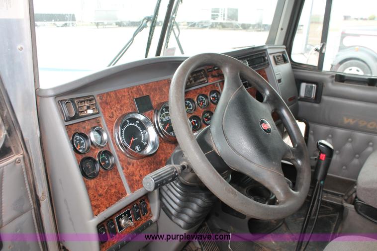 image for item AP9385 2006 Kenworth W900L semi truck