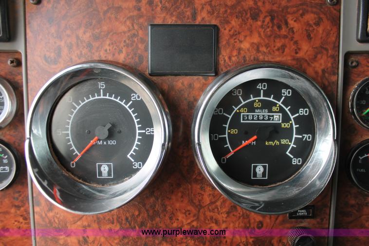 image for item AP9385 2006 Kenworth W900L semi truck