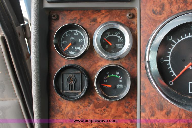 image for item AP9385 2006 Kenworth W900L semi truck