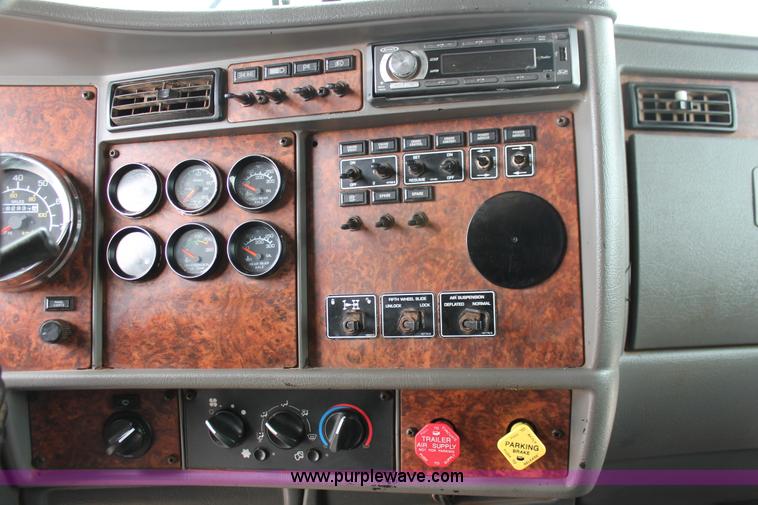 image for item AP9385 2006 Kenworth W900L semi truck