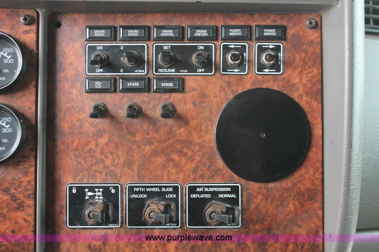 image for item AP9385 2006 Kenworth W900L semi truck